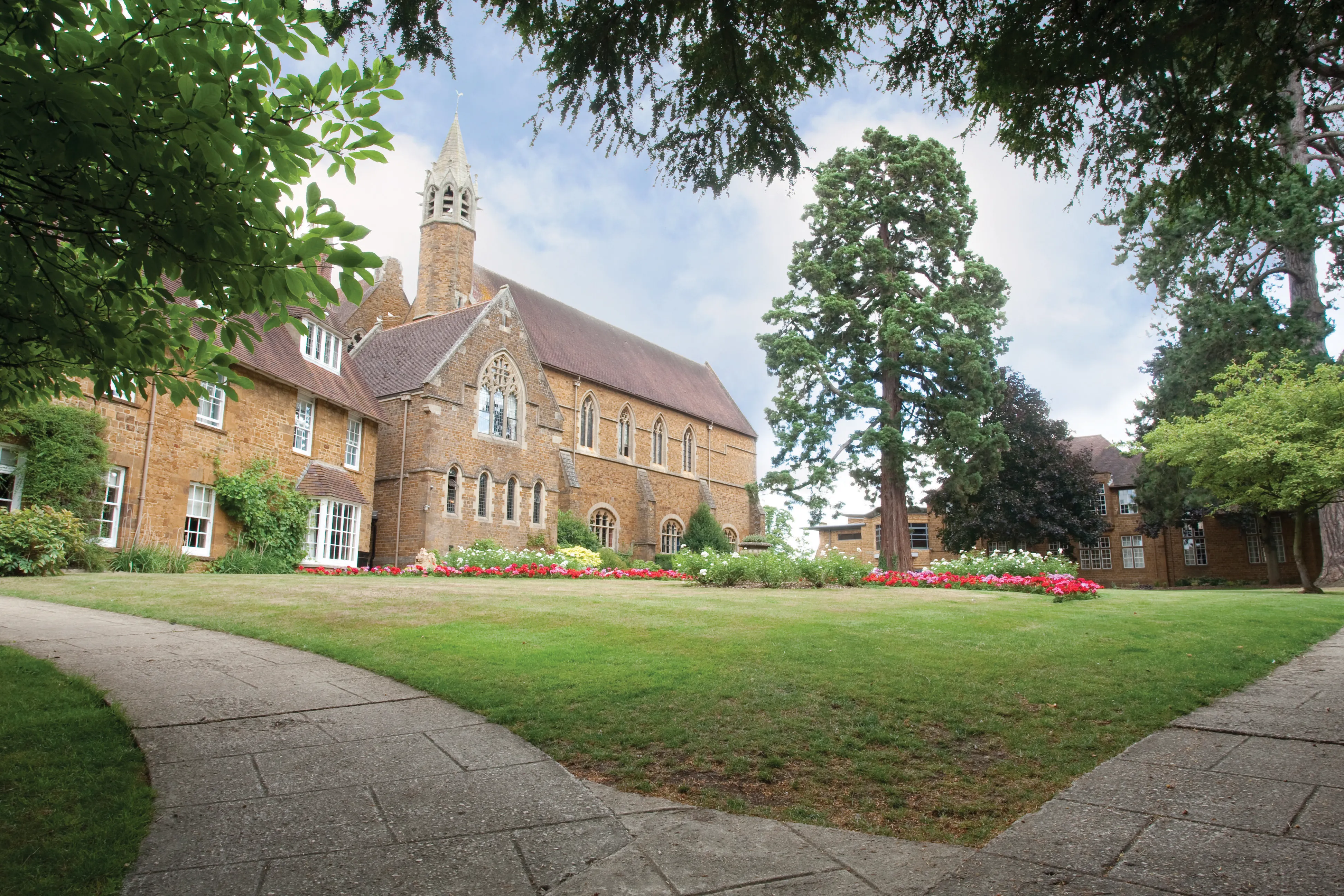 Фото Bell Bloxham