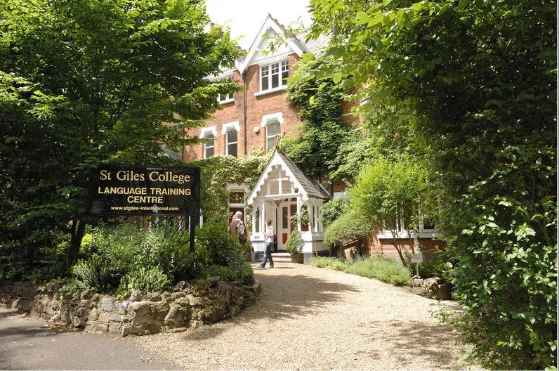 Скидки до -25% в школах St.Giles в Англии, США!