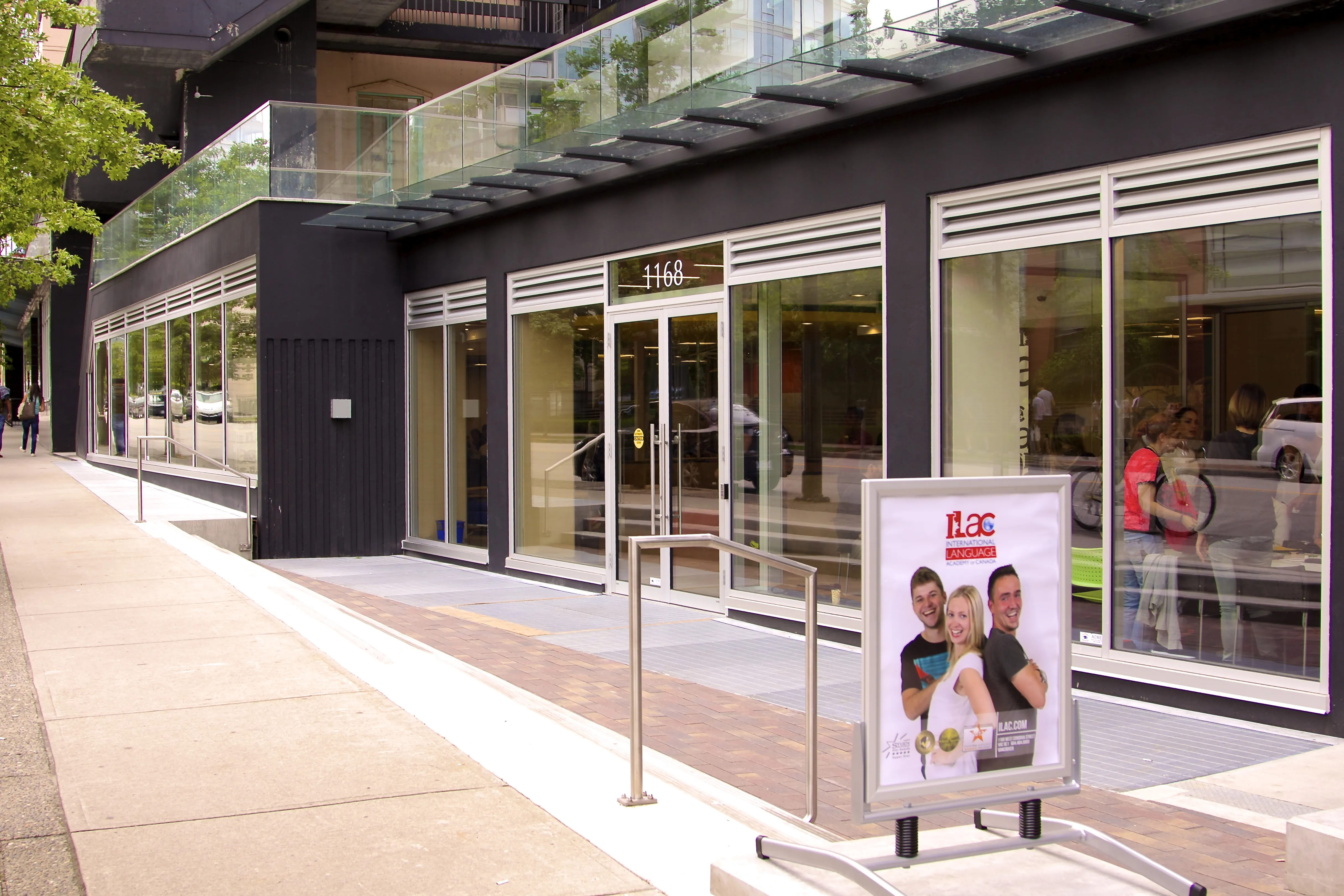 Карина Соболева, 38, International Language Academy of Canada 