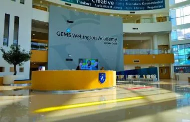  Южный Михаил, папа Максима (13 лет) и Игоря (11 лет). GEMS Wellington Academy - Silicon Oasis (WSO)
