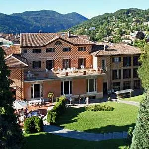 Юлия, мама Кристины Шмидт (12 лет). Школа TASIS (The American School in Switzerland)