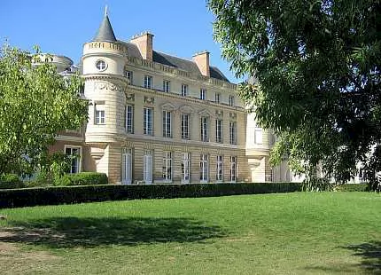 Notre-Dame International High School