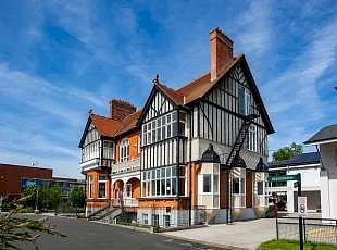 Emerald Cultural Institute - Sandford Park School Изображение Emerald Cultural Institute - Sandford Park School